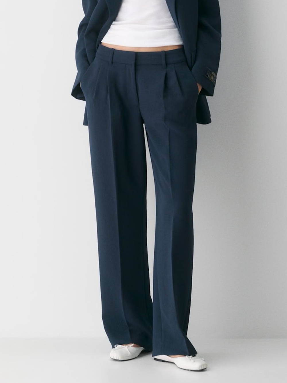 A&F Sloane Low Rise Tailored Wide Leg Pant - Navy